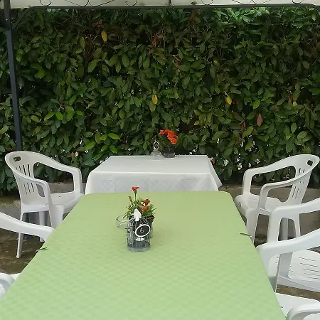 La Terrazza Del Barbaresco 住宿加早餐酒店 Neviglie
